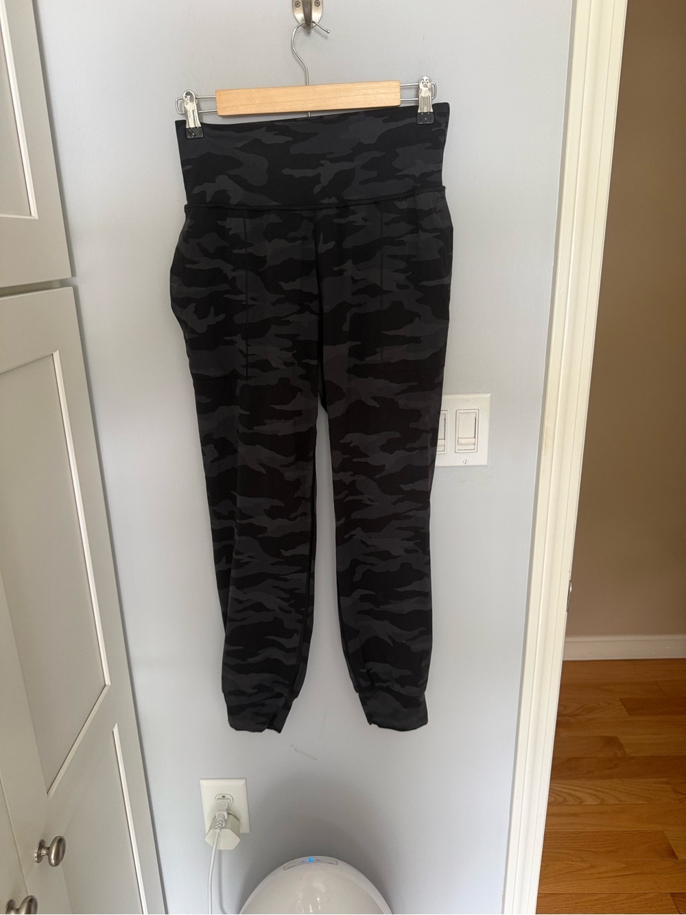 Athleta Salutation Camo Joggers